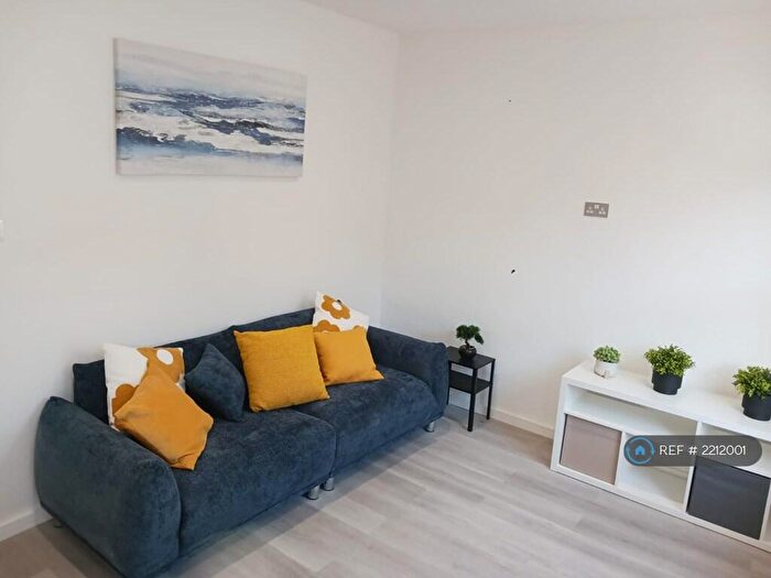 2 Bedroom Terraced House To Rent In Waldeck Street, Reading, RG1