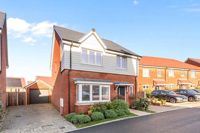 4 Bedroom Detached House For Sale In Brighton Link, Faygate, RH12