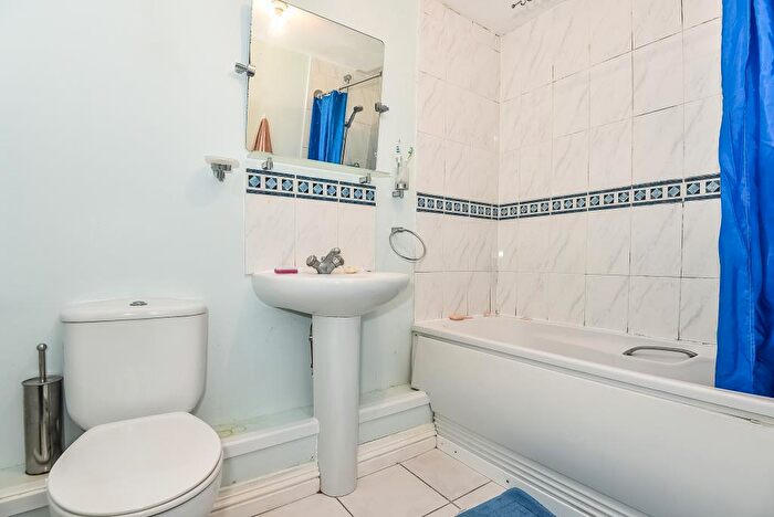 2 Bedroom Apartment To Rent In High Wycombe, Buckinghamshire, HP13