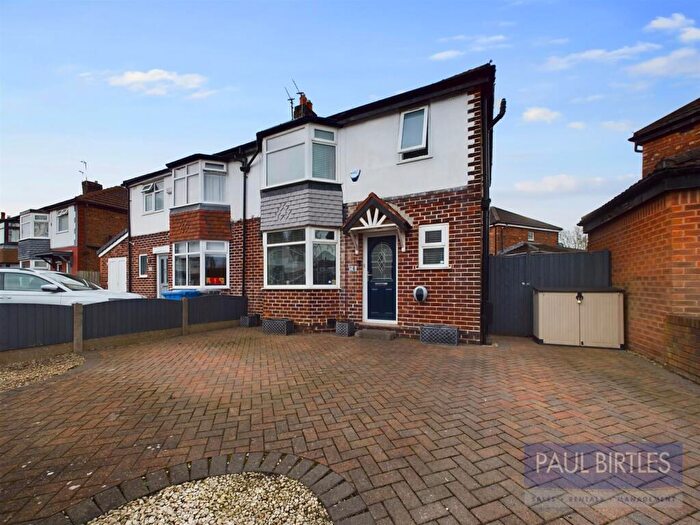 3 Bedroom Semi-Detached House For Sale In Roslyn Avenue, Flixton, Trafford, M41