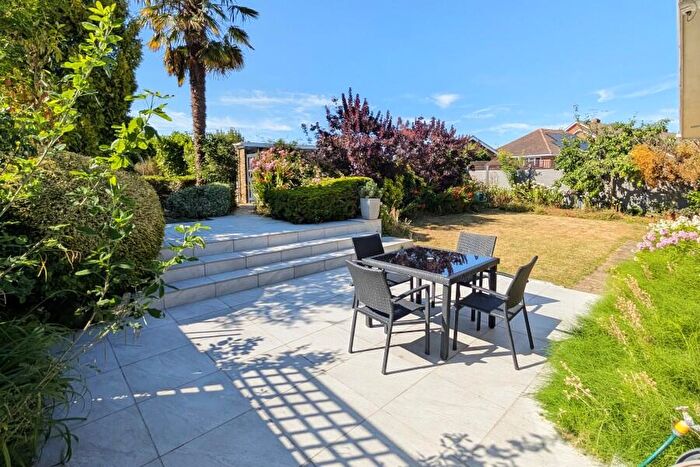 3 Bedroom Detached Bungalow To Rent In West End, Surrey, GU24