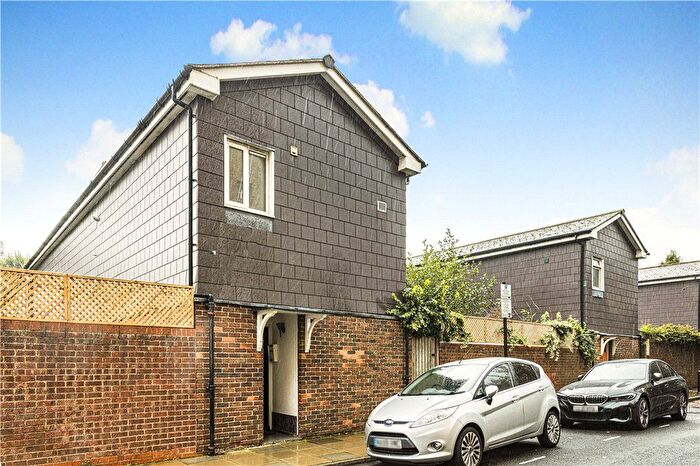 1 Bedroom Maisonette To Rent In Faraday Close, London, N7