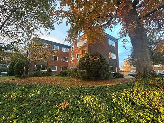 2 Bedroom Flat To Rent In Warren Road, Guildford, GU1