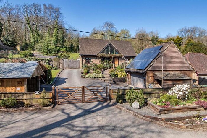 3 Bedroom House For Sale In Rhododendron Avenue, Meopham, DA13