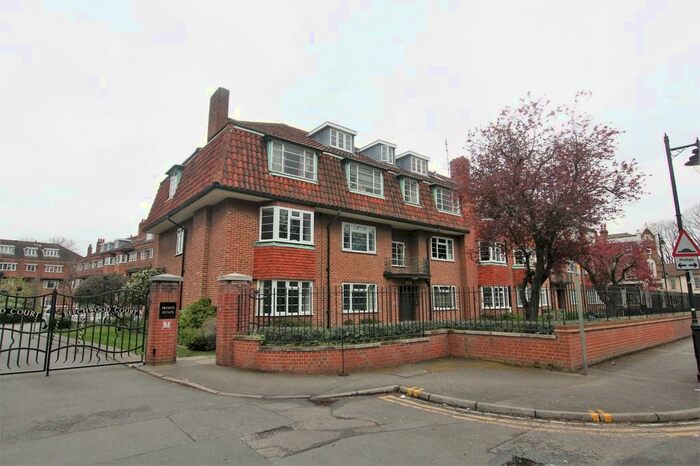 2 Bedroom Flat To Rent In West Street Lane, Carshalton, SM5