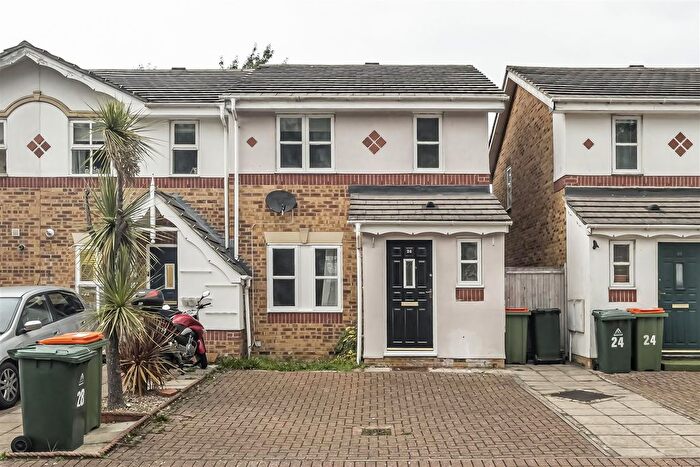 3 Bedroom Semi-Detached House To Rent In Richard House Drive, Beckton, E16