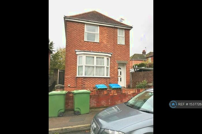 5 Bedroom Detached House To Rent In Heatherdeane Road, Southampton, SO17