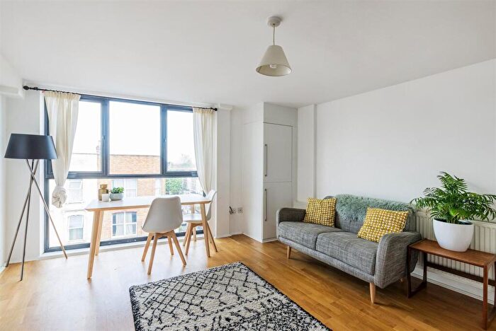 1 Bedroom Flat To Rent In Stoke Newington High Street, London, N16