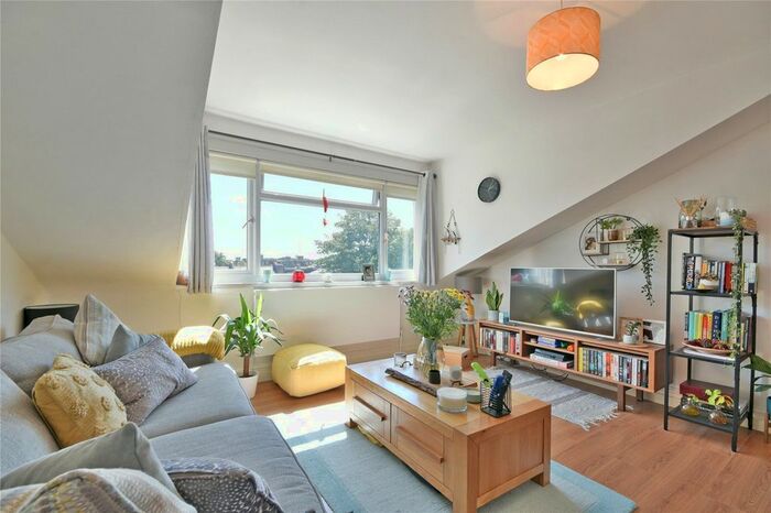 2 Bedroom Flat To Rent In Dunsmure Road, Stoke Newington, N16