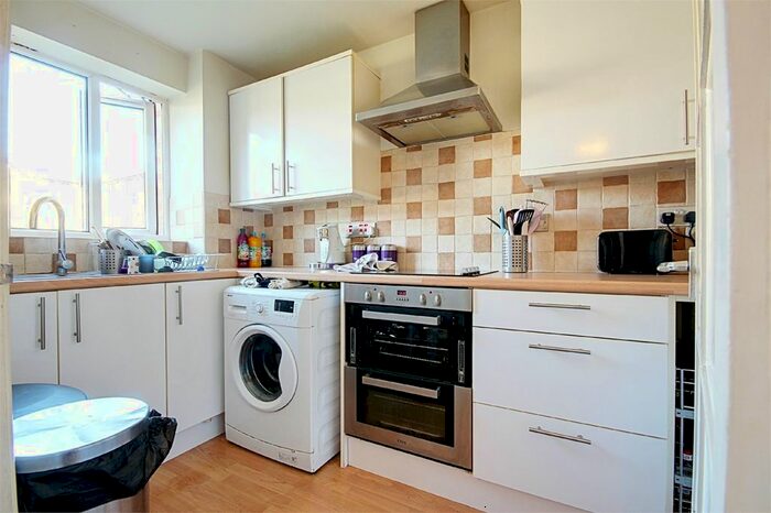 1 Bedroom Flat To Rent In Linwood Crescent, Enfield, Middlesex, EN1