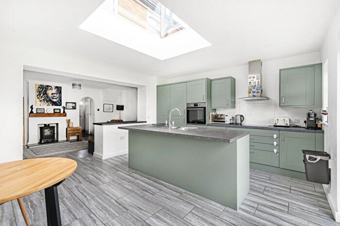 3 Bedroom End Of Terrace House For Sale In Cherwell Avenue, Kidlington, OX5