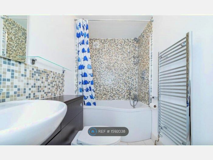 2 Bedroom Flat To Rent In Dawsmere Close, Camberley, GU15