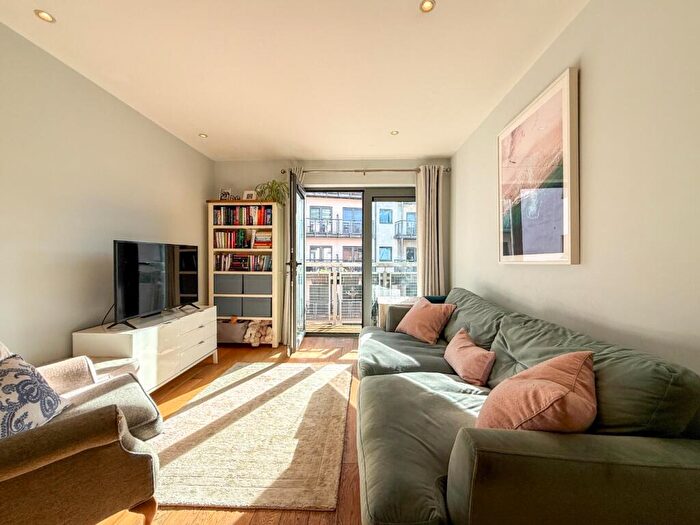 2 Bedroom Flat For Sale In Central Quay North, Broad Quay, Bristol, City Of Bristol, BS1