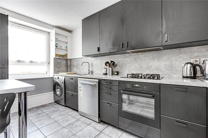 2 Bedroom Flat To Rent In Blake House, York Road, SW11