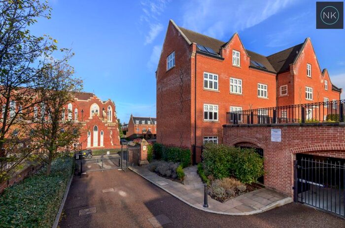 2 Bedroom Flat To Rent In Campbell Court, The Galleries, Warley, Brentwood, CM14