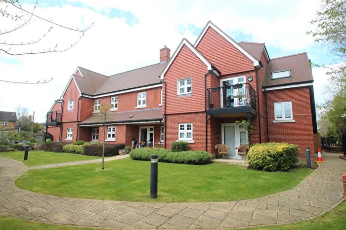 2 Bedroom Property For Sale In Hempstead Road, Bovingdon, HP3