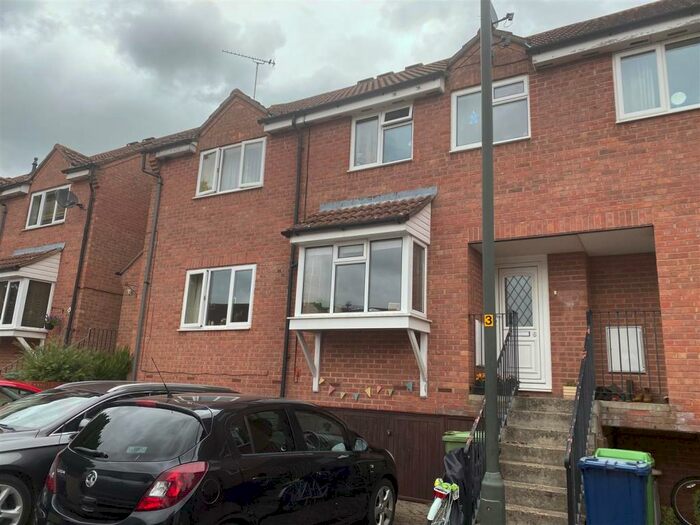 3 Bedroom Terraced House To Rent In Gupshill Close, Tewkesbury, GL20