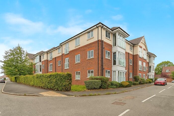 2 Bedroom Flat For Sale In Cwrt Y Terfyn, Saltney, Chester, CH4