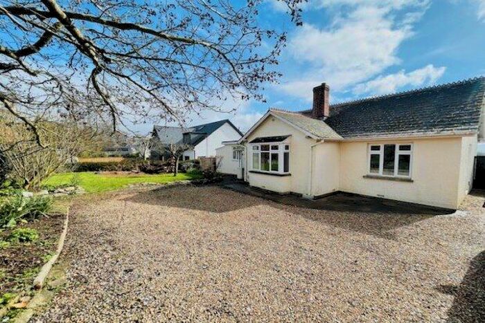 2 Bedroom Bungalow To Rent In Red Hill, Taunton, TA2