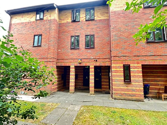 1 Bedroom Maisonette For Sale In Glyn Avenue, New Barnet, EN4