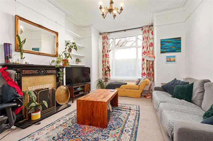 1 Bedroom Flat To Rent In Pendle Road, Furzedown, London, SW16