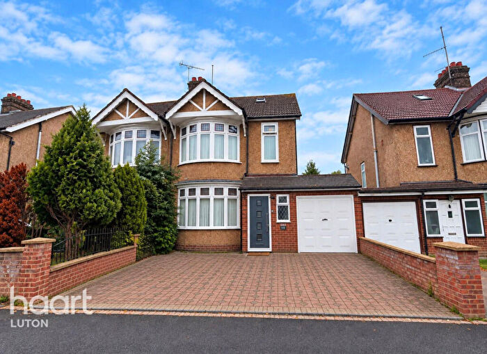 4 Bedroom Semi-Detached House For Sale In Cutenhoe Road, Luton, LU1