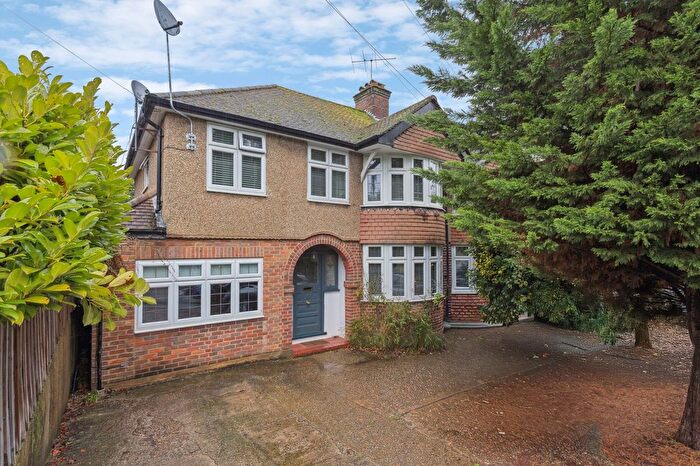 4 Bedroom Semi Detached House For Sale In Baldwins Lane, Croxley Green, WD3