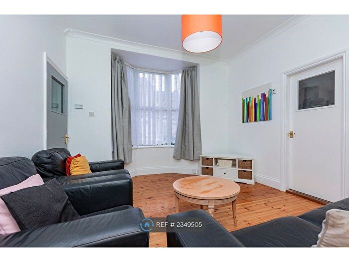 5 Bedroom Semi-Detached House To Rent In Paton Street, Leicester, LE3