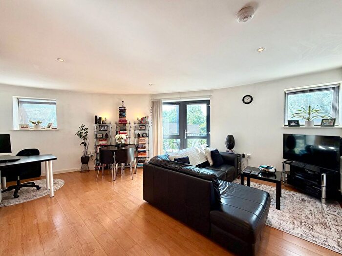 1 Bedroom Flat For Sale In Buckingham Road, Edgware, Middlesex, HA8