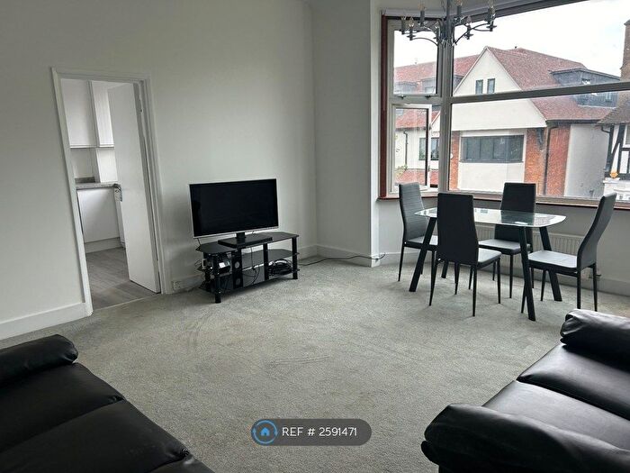 2 Bedroom Flat To Rent In Woodstock Road, London, NW11