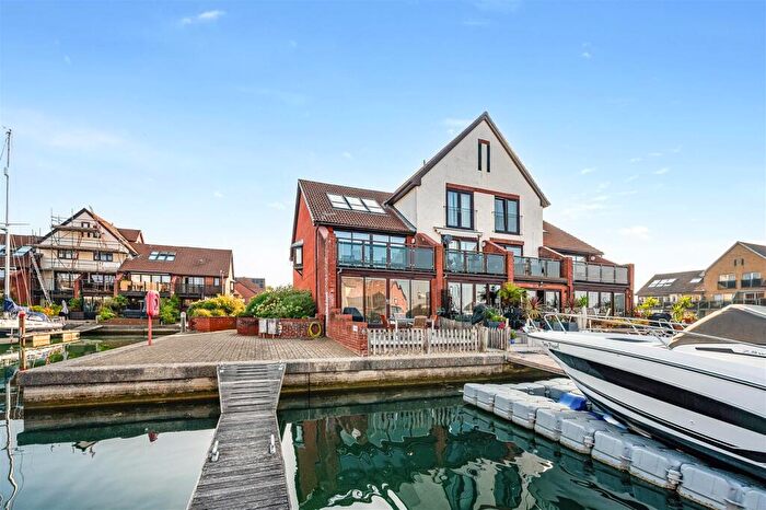 4 Bedroom End Of Terrace House For Sale In Carbis Close, Port Solent, Portsmouth, PO6