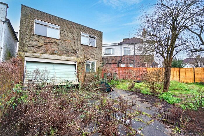 Detached House For Sale In Bowmead, London, SE9