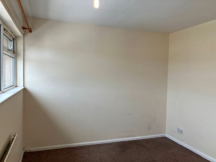 2 Bedroom Flat To Rent In Penarth Road, Leeds, LS15
