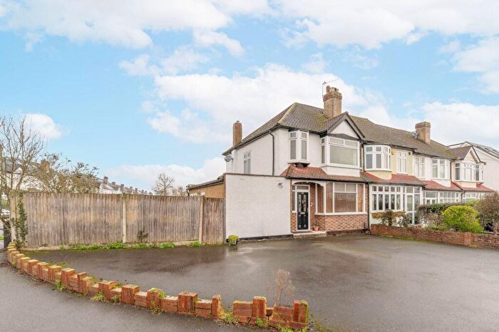 3 Bedroom End Of Terrace House For Sale In Worcester Park, Worcester Park, KT4