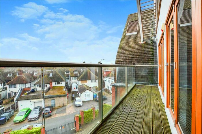 1 Bedroom Apartment For Sale In Wentworth House, Pyrford Road, West Byfleet, Surrey, KT14