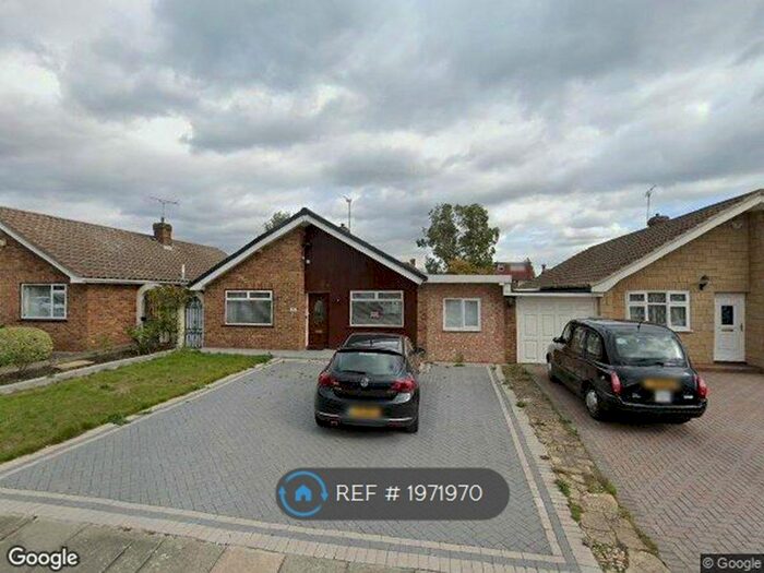 4 Bedroom Bungalow To Rent In Oakley Park, Bexley, DA5