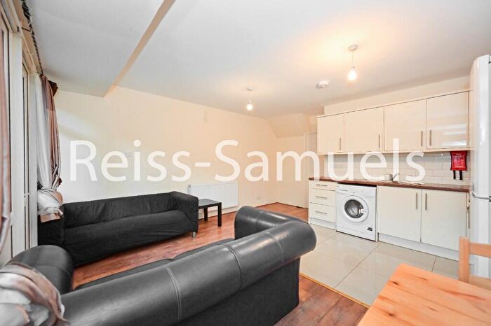 4 Bedroom Maisonette To Rent In Lorrimore Road, Kennington, Southwark, , London, SE17