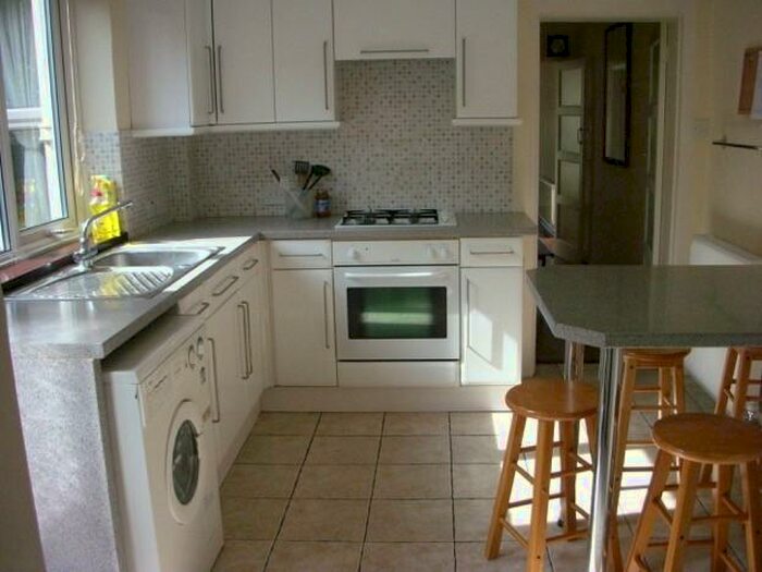 4 Bedroom Semi-Detached House To Rent In Mayfield Road, Southampton, SO17