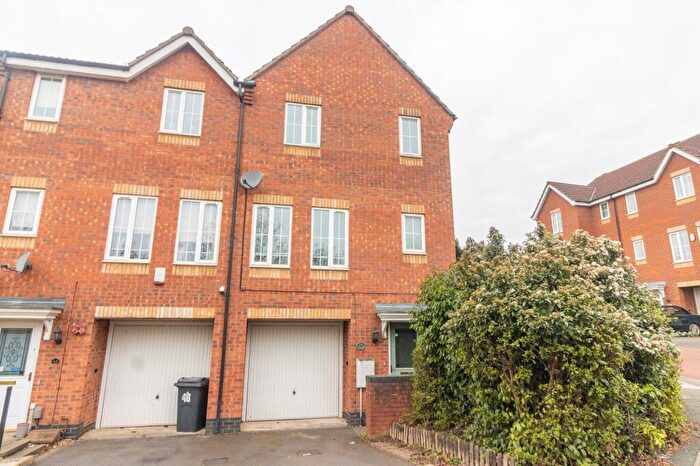 3 Bedroom End Of Terrace House For Sale In Oakwood Road, Leicester, LE4