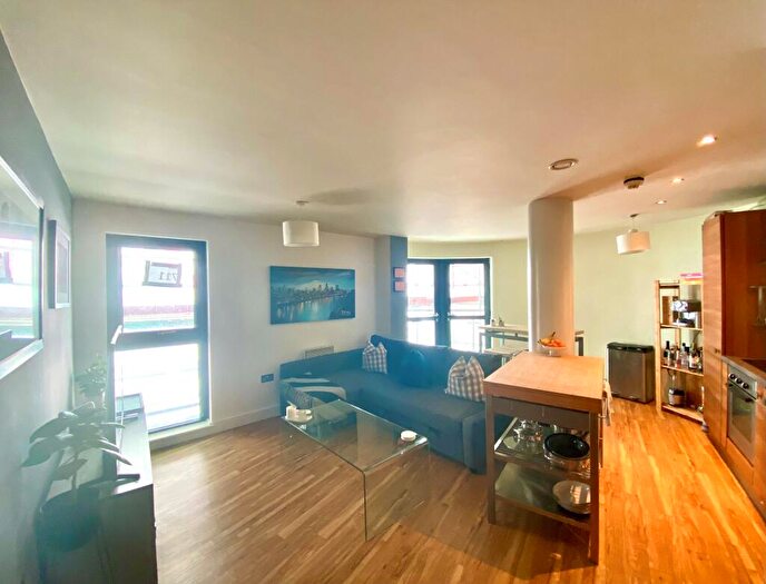 1 Bedroom Apartment To Rent In Chapel Street, Salford, M3