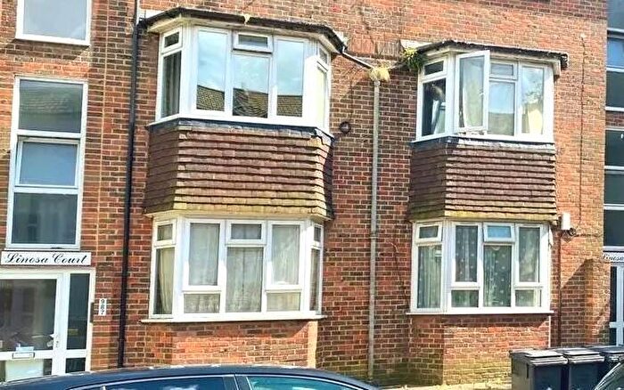 2 Bedroom Flat To Rent In Pevensey Road, Eastbourne, BN22