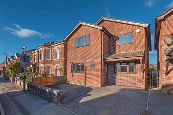 6 Bedroom House To Rent In Bedroom Detached House In Bournemouth, BH9