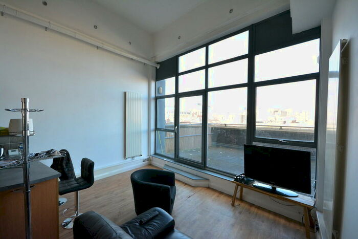 2 Bedroom Apartment To Rent In Crusader House, Thurland Street, NG1