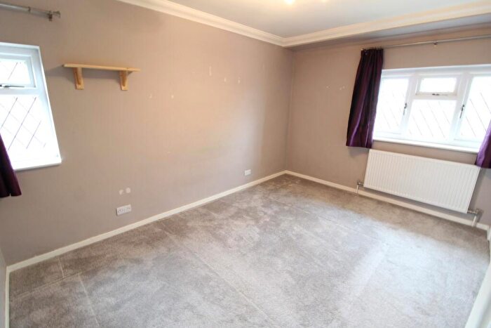 1 Bedroom Apartment To Rent In Wood Farm Close, Leigh-on-Sea, SS9