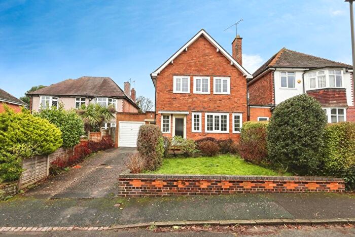 3 Bedroom Detached House For Sale In Leasowes Road, Birmingham, West Midlands, B14