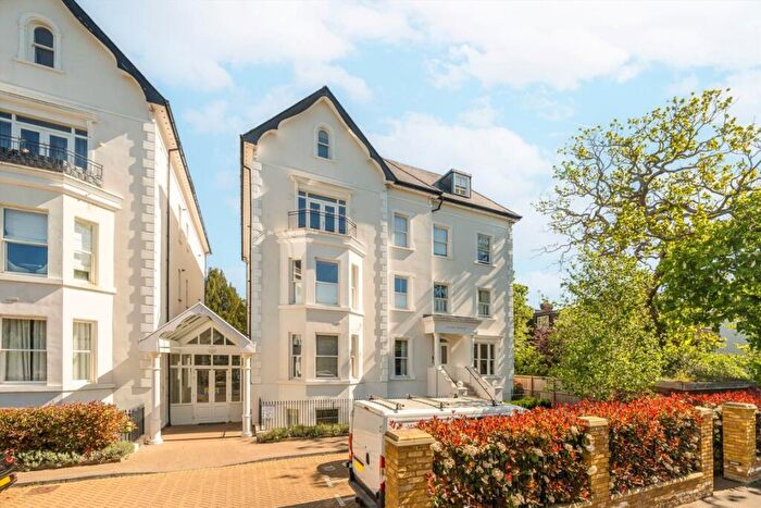 1 Bedroom Flat For Sale In Oak Hill Road, Surbiton, KT6