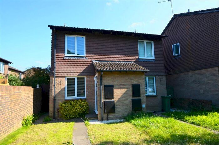 2 Bedroom Property To Rent In Higgins Walk, Hampton, TW12