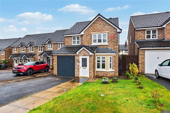 3 Bedroom Detached House For Sale In Summerley Court, Idle, Bradford, West Yorkshire, BD10