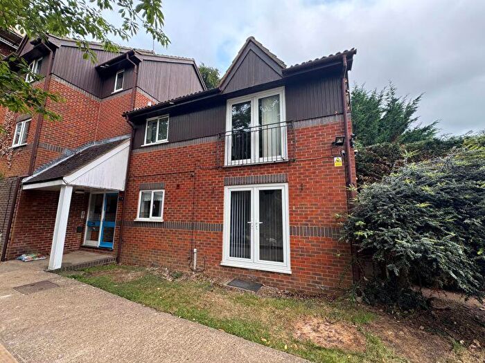 2 Bedroom Flat To Rent In Edmunds Gardens, High Wycombe, HP12