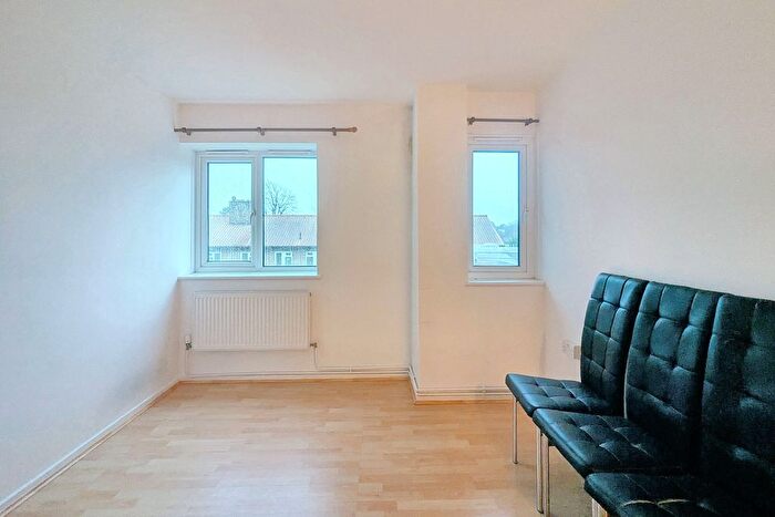1 Bedroom Flat For Sale In Glen Albyn Road, London, SW19